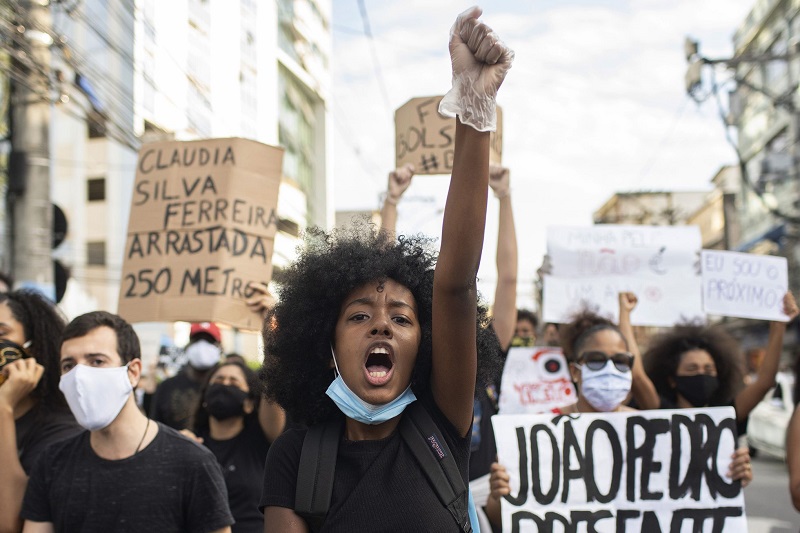 O Brasil, um país em guerra racial